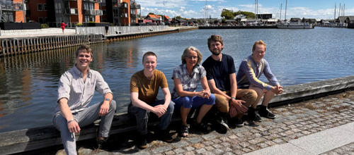 Michael Kjær Hæstrup, Zoë Rosa Triston, Lene Moth, Christian Prinds og Emil Sloth Sig har sagt ok til foto.